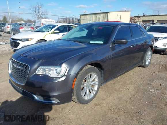 2016 Chrysler 300 Anniversary Edition z VIN 2C3CCAAG2GH295456, wystawiony jako IAAI lot #41978687 z przebiegiem 142 533 mil mil oraz . Historia ofert i sprzedaży dostępna na DreamBid. Obrazek 17.