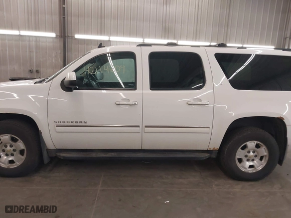 2013 Chevrolet Suburban LT with VIN 1GNSKJE74DR145680, listed as a IAAI auction lot 42114209 with 178,052 mi miles. Bid and sale history available at carsss.com. Image 15.