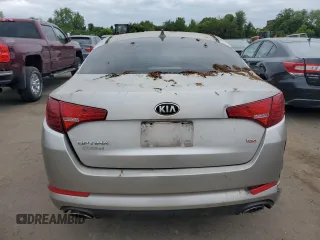 2013 Kia Optima LX z VIN 5XXGM4A7XDG171218, wystawiony jako Copart lot #56296335 z przebiegiem Nie podano mil oraz Czysty tytuł • Clean title. Historia ofert i sprzedaży dostępna na DreamBid. Obrazek 6.