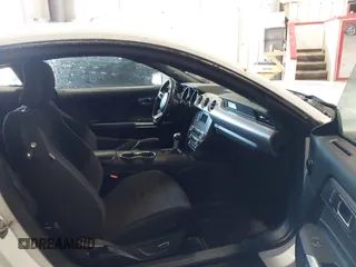 2016 Ford Mustang EcoBoost z VIN 1FA6P8TH9G5232220, wystawiony jako IAAI lot #42175822 z przebiegiem 181 414 mil mil oraz . Historia ofert i sprzedaży dostępna na DreamBid. Obrazek 5.