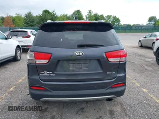 2016 Kia Sorento EX z VIN 5XYPHDA59GG159242, wystawiony jako IAAI lot #42223914 z przebiegiem 267 351 mil mil oraz . Historia ofert i sprzedaży dostępna na DreamBid. Obrazek 16.