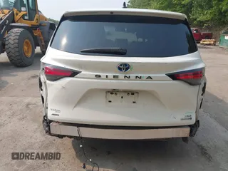 2021 Toyota Sienna XLE z VIN 5TDYSKFC5MS007183, wystawiony jako IAAI lot #41196097 z przebiegiem 49 744 mil mil oraz . Historia ofert i sprzedaży dostępna na DreamBid. Obrazek 6.