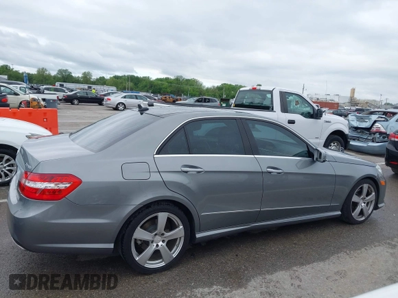 2011 Mercedes-Benz E 350 Luxury z VIN WDDHF8HBXBA338420, wystawiony jako IAAI lot #42155045 z przebiegiem 196 075 mil mil oraz . Historia ofert i sprzedaży dostępna na DreamBid. Obrazek 13.