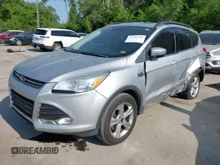 2013 Ford Escape SE z VIN 1FMCU0GX3DUC23910, wystawiony jako IAAI lot #42245926 z przebiegiem 159 076 mil mil oraz . Historia ofert i sprzedaży dostępna na DreamBid. Obrazek 2.