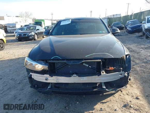 2013 BMW 3 Series 320i xDrive z VIN WBA3C3C54DF982886, wystawiony jako IAAI lot #41907850 z przebiegiem 104 020 mil mil oraz . Historia ofert i sprzedaży dostępna na DreamBid. Obrazek 6.