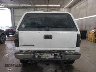 2006 Chevrolet Silverado 1500 LT1 with VIN 2GCEK13T961221041, listed as a IAAI auction lot 41497944 with 156,026 mi miles. Bid and sale history available at carsss.com. Image 17.