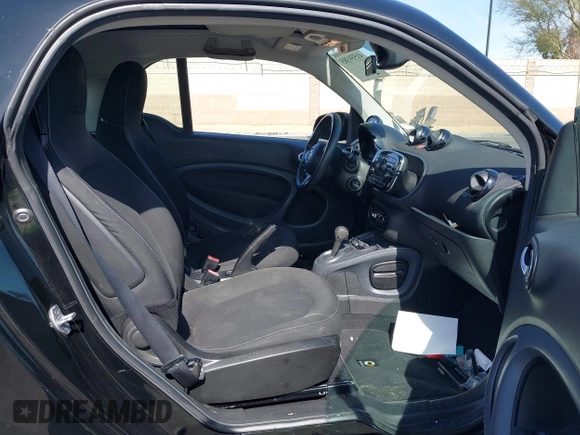 2016 Smart fortwo Passion z VIN WMEFJ5DA4GK067126, wystawiony jako IAAI lot #41559385 z przebiegiem 79 540 mil mil oraz . Historia ofert i sprzedaży dostępna na DreamBid. Obrazek 8.