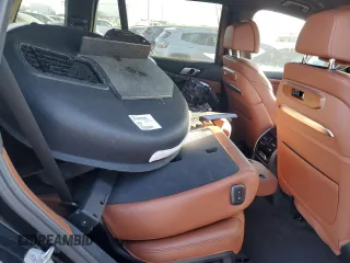 2023 BMW X7 M60i z VIN 5UX33EM09P9R19611, wystawiony jako Copart lot #44160715 z przebiegiem 16 971 mil mil oraz Szkoda całkowita • Salvage title. Historia ofert i sprzedaży dostępna na DreamBid. Obrazek 11.