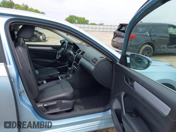 2012 Volkswagen Passat SE z VIN 1VWBP7A35CC025482, wystawiony jako IAAI lot #42280415 z przebiegiem 152 030 mil mil oraz . Historia ofert i sprzedaży dostępna na DreamBid. Obrazek 5.