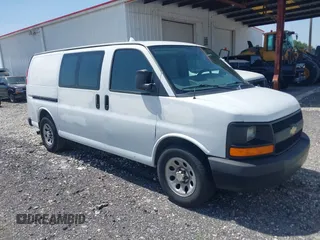 2014 Chevrolet Express Cargo z VIN 1GCSGAFX0E1163070, wystawiony jako IAAI lot #42096895 z przebiegiem 202 095 mil mil oraz . Historia ofert i sprzedaży dostępna na DreamBid. Obrazek 1.