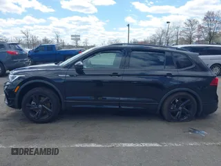 2024 Volkswagen Tiguan SE R-Line Black с VIN 3VV8B7AX0RM112035, выставлен на аукционе IAAI как лот 41978774 с пробегом 7 658 миль миль и . История ставок и продаж доступна на DreamBid. Изображение 14.