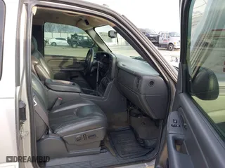 2005 Chevrolet Silverado 1500 LT with VIN 2GCEC19T751261914, listed as a IAAI auction lot 41715626 with 210,003 mi miles. Bid and sale history available at carsss.com. Image 5.