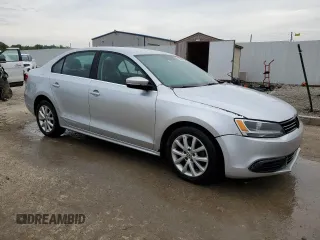 2013 Volkswagen Jetta SE z VIN 3VWDX7AJ3DM450464, wystawiony jako Copart lot #55464505 z przebiegiem 201 001 mil mil oraz Nie do naprawy • Non repairable. Historia ofert i sprzedaży dostępna na DreamBid. Obrazek 4.