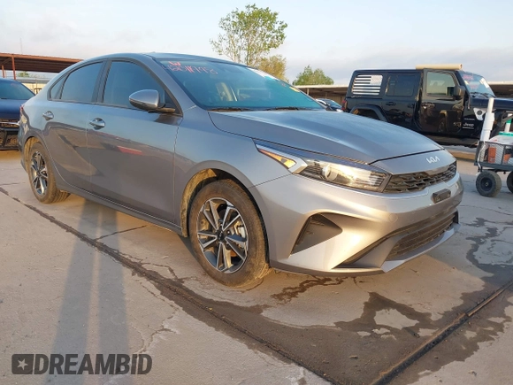 2023 Kia Forte LXS z VIN 3KPF24AD1PE592622, wystawiony jako IAAI lot #42011998 z przebiegiem 20 746 mil mil oraz . Historia ofert i sprzedaży dostępna na DreamBid. Obrazek 1.