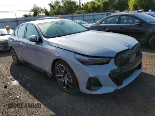 2024 BMW i5 eDrive40 z VIN WBY33FK02RCR43716, wystawiony jako Copart lot #68262434 z przebiegiem Nie podano mil oraz Szkody całkowita. Historia ofert i sprzedaży dostępna na DreamBid. Obrazek 4.