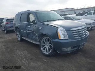 2009 Cadillac Escalade with VIN 1GYFK132X9R122617, listed as a IAAI auction lot 41439933 with 164,812 mi miles. Bid and sale history available at carsss.com. Image 1.
