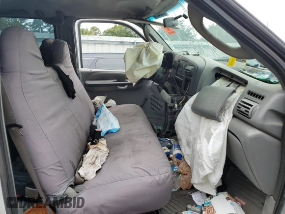 2007 Ford F-250 XL z VIN 1FTSW20527EA23209, wystawiony jako Copart lot #68862344 z przebiegiem Nie podano mil oraz Szkoda całkowita • Salvage title. Historia ofert i sprzedaży dostępna na DreamBid. Obrazek 7.