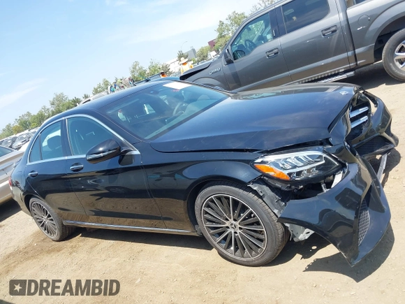 2019 Mercedes-Benz C 300 z VIN 55SWF8DB4KU309251, wystawiony jako IAAI lot #42391572 z przebiegiem 28 757 mil mil oraz . Historia ofert i sprzedaży dostępna na DreamBid. Obrazek 13.
