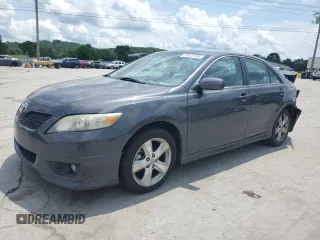 2010 Toyota Camry z VIN 4T1BF3EK0AU507800, wystawiony jako Copart lot #56920185 z przebiegiem 151 077 mil mil oraz Szkoda całkowita • Salvage title. Historia ofert i sprzedaży dostępna na DreamBid. Obrazek 1.
