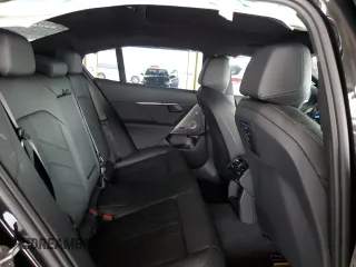 2024 BMW i5 eDrive40 z VIN WBY33FK01RCP20132, wystawiony jako Copart lot #64905364 z przebiegiem 10 638 mil mil oraz Szkody całkowita. Historia ofert i sprzedaży dostępna na DreamBid. Obrazek 10.