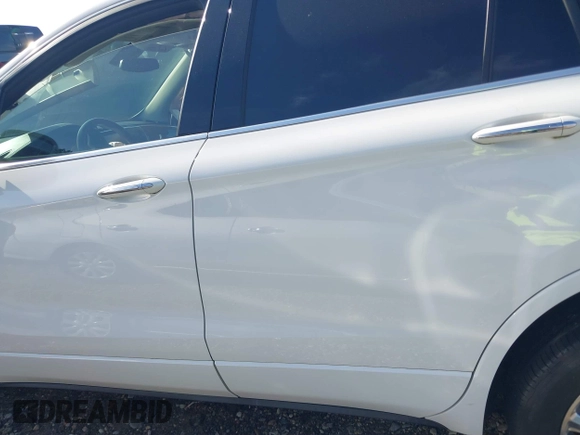 2020 Buick Envision Essence with VIN LRBFXCSA7LD014163, listed as a IAAI auction lot 41102656 with 23,277 mi miles and . Bid and sale history available at carsss.com. Image 15.