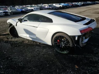2018 Audi R8 V10 z VIN WUABAAFX5J7902445, wystawiony jako Copart lot #80124934 z przebiegiem Nie podano mil oraz Szkody całkowita. Historia ofert i sprzedaży dostępna na DreamBid. Obrazek 2.