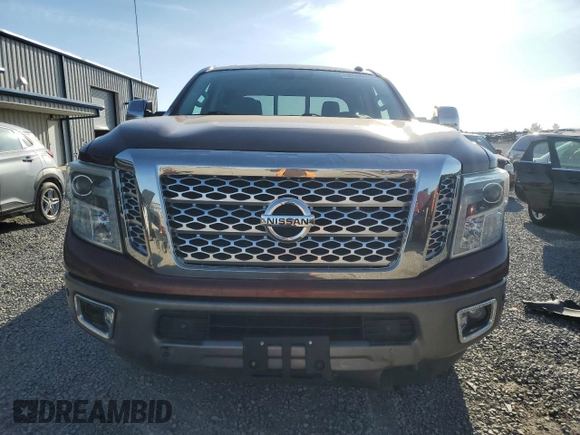 2016 Nissan Titan Platinum Reserve z VIN 1N6BA1F23GN509157, wystawiony jako Copart lot #50180435 z przebiegiem 135 035 mil mil oraz Czysty tytuł • Clean title. Historia ofert i sprzedaży dostępna na DreamBid. Obrazek 5.