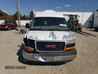 2003 GMC Savana Cargo Van YF7 Upfitter with VIN 1GDFH15T031206554, listed as a Copart auction lot 77584554 with 251,783 mi miles and Salvage Title. Bid and sale history available at carsss.com. Image 5.