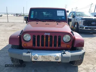 2008 Jeep Wrangler Unlimited Sahara z VIN 1J4GA59168L551896, wystawiony jako IAAI lot #42173185 z przebiegiem 192 394 mil mil oraz . Historia ofert i sprzedaży dostępna na DreamBid. Obrazek 6.