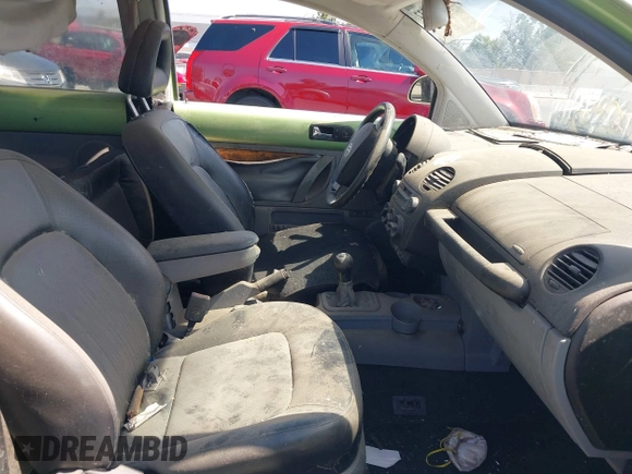 2000 Volkswagen Beetle GLX с VIN 3VWDD21C9YM430092, выставлен на аукционе IAAI как лот 40222232 с пробегом Не указан миль и . История ставок и продаж доступна на DreamBid. Изображение 5.
