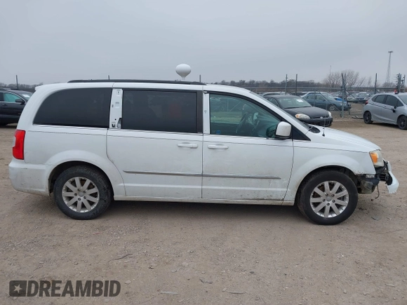 2014 Chrysler Town & Country Touring with VIN 2C4RC1BG8ER255121, listed as a IAAI auction lot 41518676 with 46,087 mi miles. Bid and sale history available at carsss.com. Image 14.