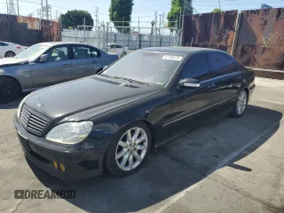 2005 Mercedes-Benz S 500 z VIN WDBNG75J35A452696, wystawiony jako Copart lot #57109675 z przebiegiem 170 058 mil mil oraz Czysty tytuł • Clean title. Historia ofert i sprzedaży dostępna na DreamBid. Obrazek 1.