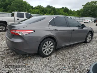 2018 Toyota Camry LE z VIN 4T1B11HK6JU092755, wystawiony jako Copart lot #59233625 z przebiegiem 110 467 mil mil oraz Szkoda całkowita • Salvage title. Historia ofert i sprzedaży dostępna na DreamBid. Obrazek 3.