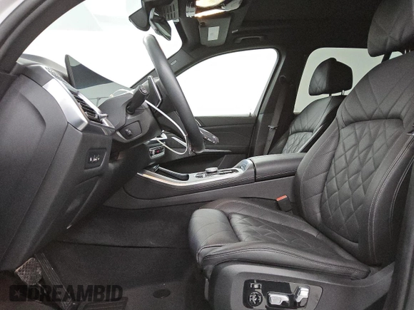 2024 BMW X5 xDrive40i z VIN 5UX23EU01R9T52728, wystawiony jako Copart lot #49401515 z przebiegiem 512 mil mil oraz Tytuł czysty. Historia ofert i sprzedaży dostępna na DreamBid. Obrazek 7.