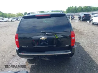 2009 Chevrolet Tahoe LTZ z VIN 1GNFK33059R297641, wystawiony jako IAAI lot #42099230 z przebiegiem 226 402 mil mil oraz . Historia ofert i sprzedaży dostępna na DreamBid. Obrazek 16.