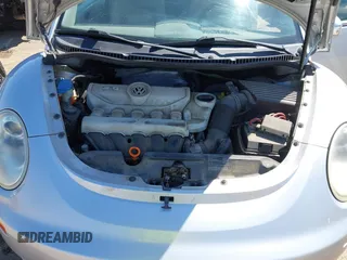 2008 Volkswagen New Beetle Coupe S with VIN 3VWRW31C88M509260, listed as a IAAI auction lot 42032305 with 122,760 mi miles. Bid and sale history available at carsss.com. Image 10.
