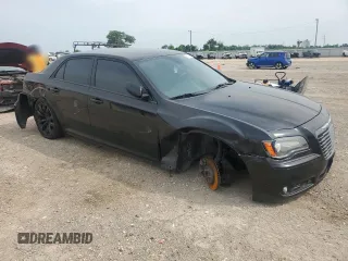 2014 Chrysler 300 S z VIN 2C3CCABG7EH272797, wystawiony jako Copart lot #54774145 z przebiegiem 139 587 mil mil oraz Szkoda całkowita • Salvage title. Historia ofert i sprzedaży dostępna na DreamBid. Obrazek 4.