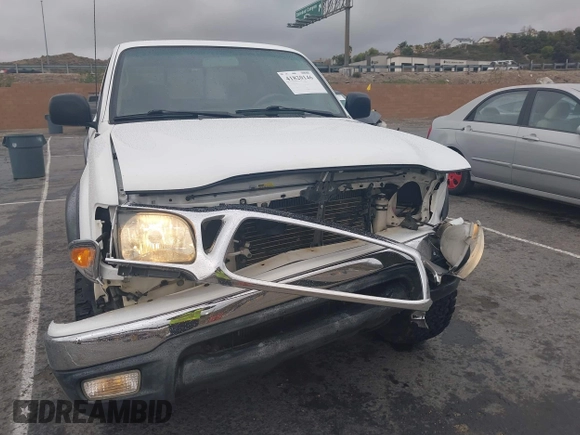 2001 Toyota Tacoma z VIN 5TEWN72N11Z820568, wystawiony jako IAAI lot #41820146 z przebiegiem 188 430 mil mil oraz . Historia ofert i sprzedaży dostępna na DreamBid. Obrazek 6.
