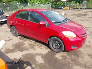 2008 Toyota Yaris z VIN JTDBT903681258088, wystawiony jako IAAI lot #42255228 z przebiegiem 198 479 mil mil oraz . Historia ofert i sprzedaży dostępna na DreamBid. Obrazek 1.