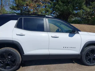 2025 Chevrolet Equinox FWD LT z VIN 3GNAXHEG4SL184151, wystawiony jako IAAI lot #41993066 z przebiegiem 25 mil mil oraz . Historia ofert i sprzedaży dostępna na DreamBid. Obrazek 14.