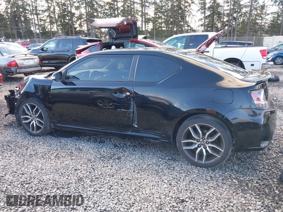 2015 Scion tC z VIN JTKJF5C74FJ010874, wystawiony jako IAAI lot #41496551 z przebiegiem 132 586 mil mil oraz . Historia ofert i sprzedaży dostępna na DreamBid. Obrazek 14.