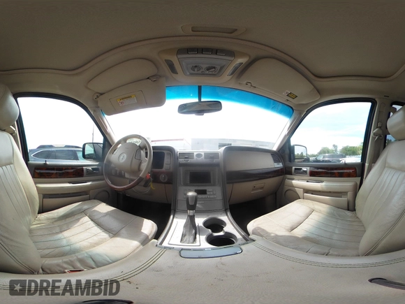 2004 Lincoln Navigator Luxury z VIN 5LMFU28R74LJ01322, wystawiony jako IAAI lot #42350030 z przebiegiem Nie podano mil oraz . Historia ofert i sprzedaży dostępna na DreamBid. Obrazek 18.