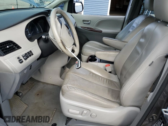 2013 Toyota Sienna XLE с VIN 5TDDK3DC2DS065291, выставлен на аукционе Copart как лот 60814175 с пробегом 170 626 миль миль и Чистый • Clean title. История ставок и продаж доступна на DreamBid. Изображение 7.