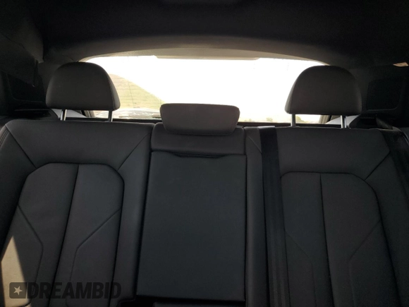 2020 Audi Q3 S line Premium z VIN WA1DECF35L1117748, wystawiony jako Copart lot #52718865 z przebiegiem 33 846 mil mil oraz Czysty tytuł • Clean title. Historia ofert i sprzedaży dostępna na DreamBid. Obrazek 10.