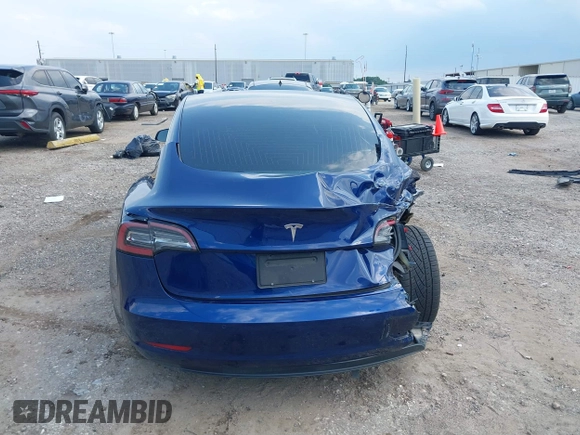 2019 Tesla Model 3 Mid Range z VIN 5YJ3E1EA8KF308947, wystawiony jako IAAI lot #39617997 z przebiegiem 70 831 mil mil oraz . Historia ofert i sprzedaży dostępna na DreamBid. Obrazek 16.