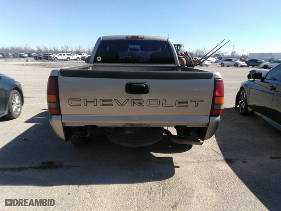 2000 Chevrolet Silverado 1500 with VIN 1GCEC14W6YZ228318, listed as a IAAI auction lot 41609151 with 299,432 mi miles. Bid and sale history available at carsss.com. Image 16.
