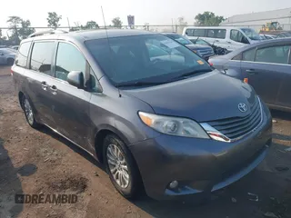 2011 Toyota Sienna XLE AAS с VIN 5TDYK3DC7BS038411, выставлен на аукционе IAAI как лот 42411144 с пробегом Не указан миль и . История ставок и продаж доступна на DreamBid. Изображение 1.
