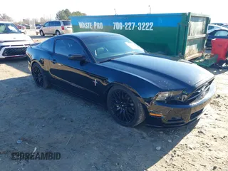 2013 Ford Mustang V6 with VIN 1ZVBP8AM5D5277625, listed as a IAAI auction lot 41139144 with 139,066 mi miles. Bid and sale history available at carsss.com. Image 1.