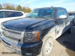 2011 Chevrolet Silverado 1500 LT with VIN 1GCRCSE09BZ421152, listed as a IAAI auction lot 41656671 with 272,927 mi miles. Bid and sale history available at carsss.com. Image 17.