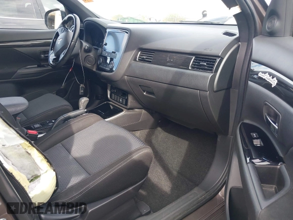 2018 Mitsubishi Outlander SE with VIN JA4AD3A38JZ030633, listed as a IAAI auction lot 41787274 with 70,696 mi miles and . Bid and sale history available at DreamBid. Image 5.
